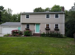 27 Carriage Rd, Cumberland Foreside, ME 04110