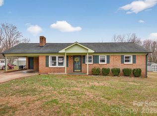 1406 Meandering Ln, Lincolnton, NC 28092
