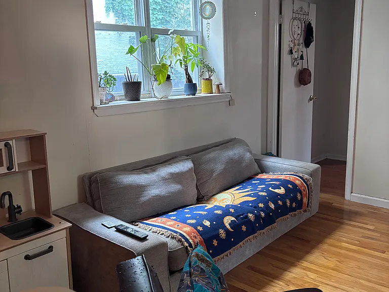 1914 South St #2R — Photo 9
