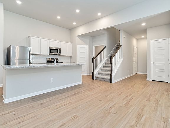 4th image of 992 Staglin St Unit A