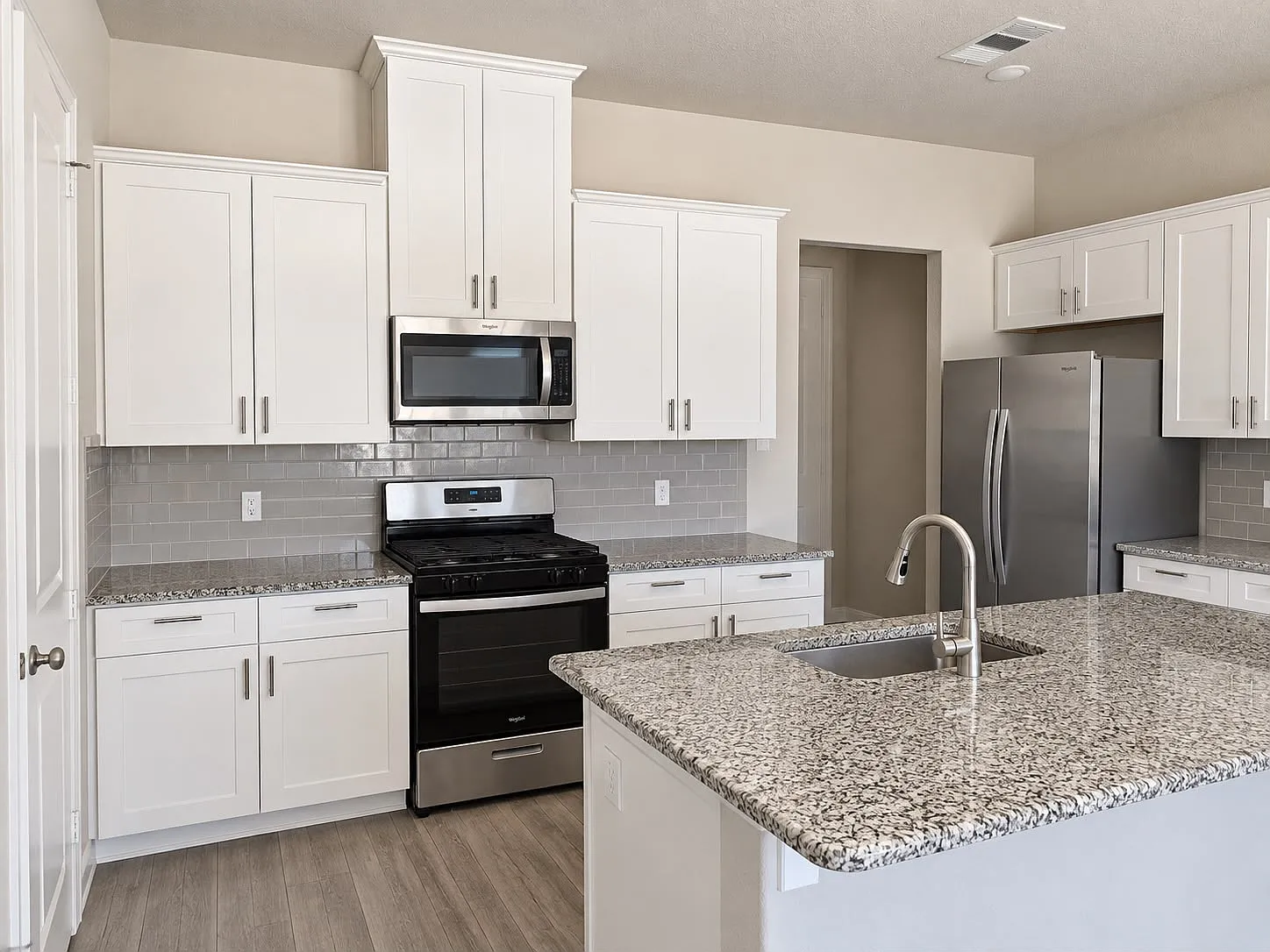 3 bed, 2.5 bath, 1657 sqft, $2,700 — Photo 2