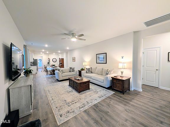 4th image of 401 Haywood Glen Dr