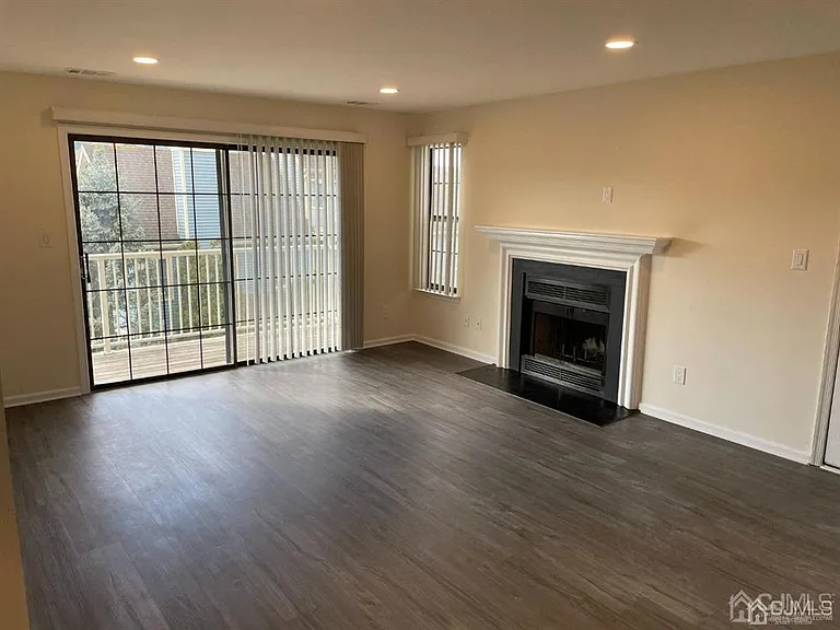 297 Cozzens Ct — Photo 5