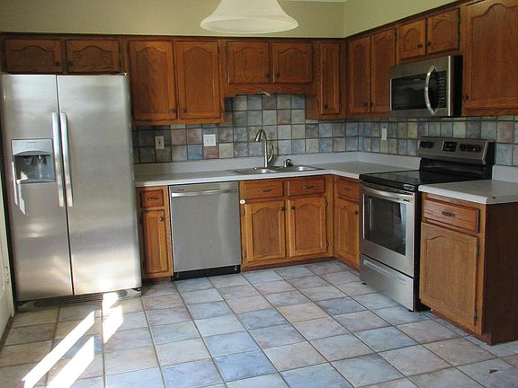 3rd image of 10629 Oak Leaf Dr
