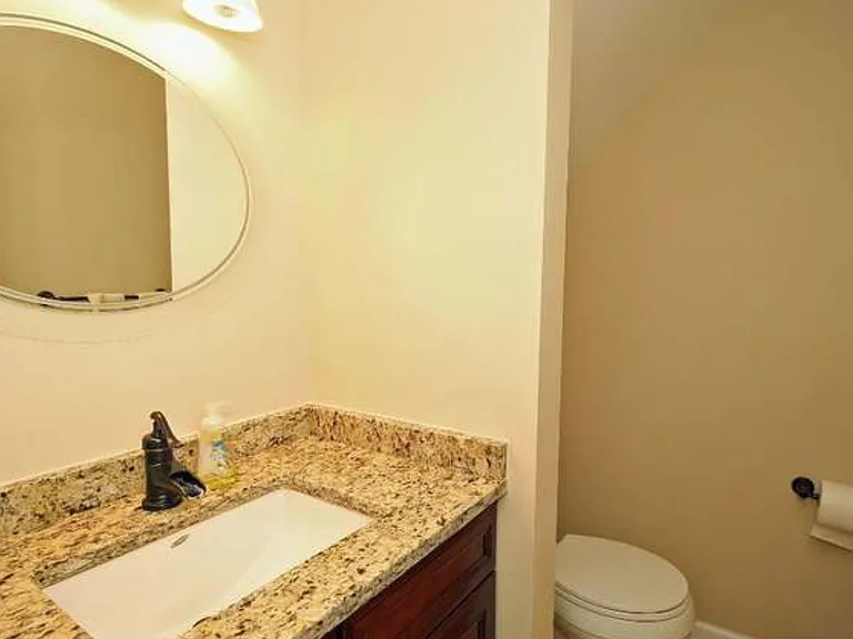 157 Woodbury Rd — Photo 16