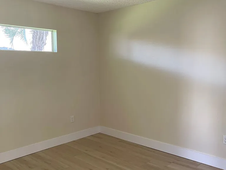 8143 Laurel Green Dr — Photo 13