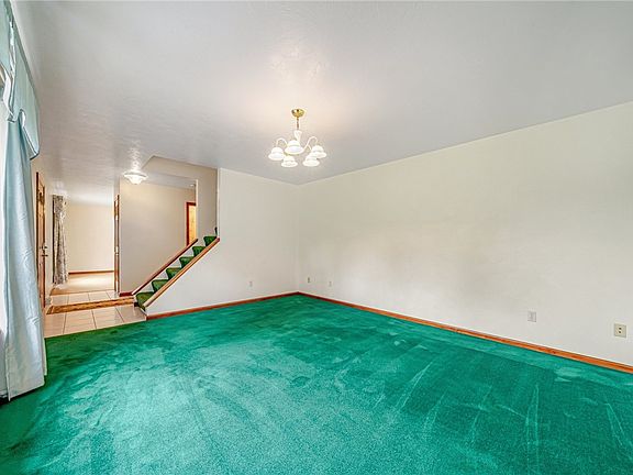 5th image of 840 Meade Dr