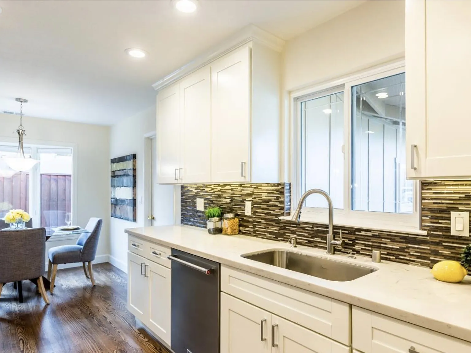 3 bed, 1190 sqft, $5,200 — Photo 2