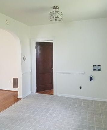 4th image of 2611 Wise St