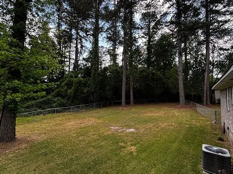 2204 Sandra Ct — Photo 12