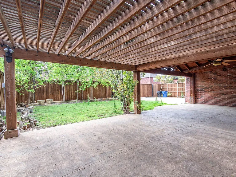 1169 London Dr — Photo 24