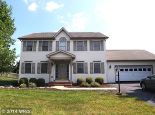 104 Amherst Ln, Falling Waters, WV 25419