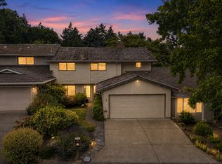 9 Britten Ct #1, Lake Oswego, OR 97035