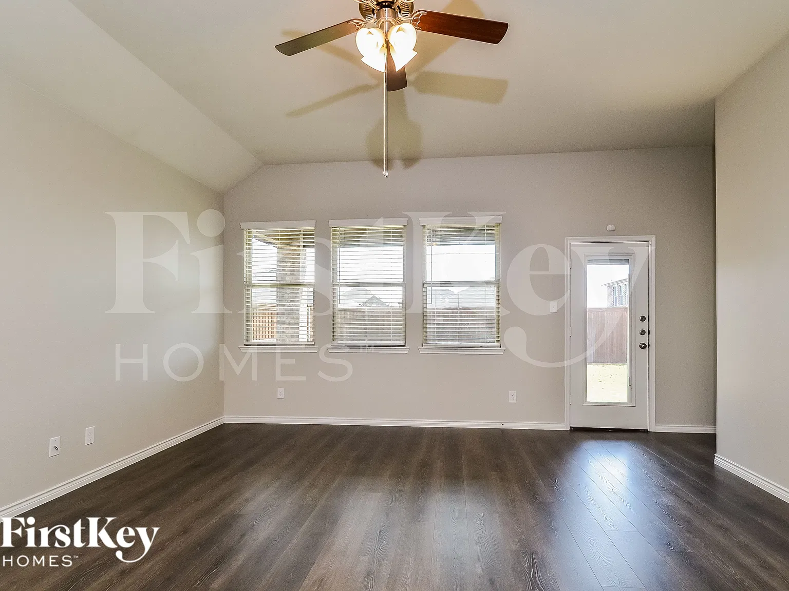 4 bed, 2.0 bath, 2155 sqft, $2,105 — Photo 3