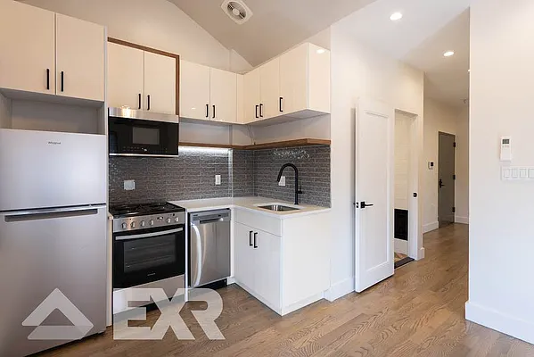 Rented by EXR | media 4