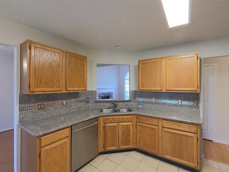 10015 Red Wolf Ln — Photo 7