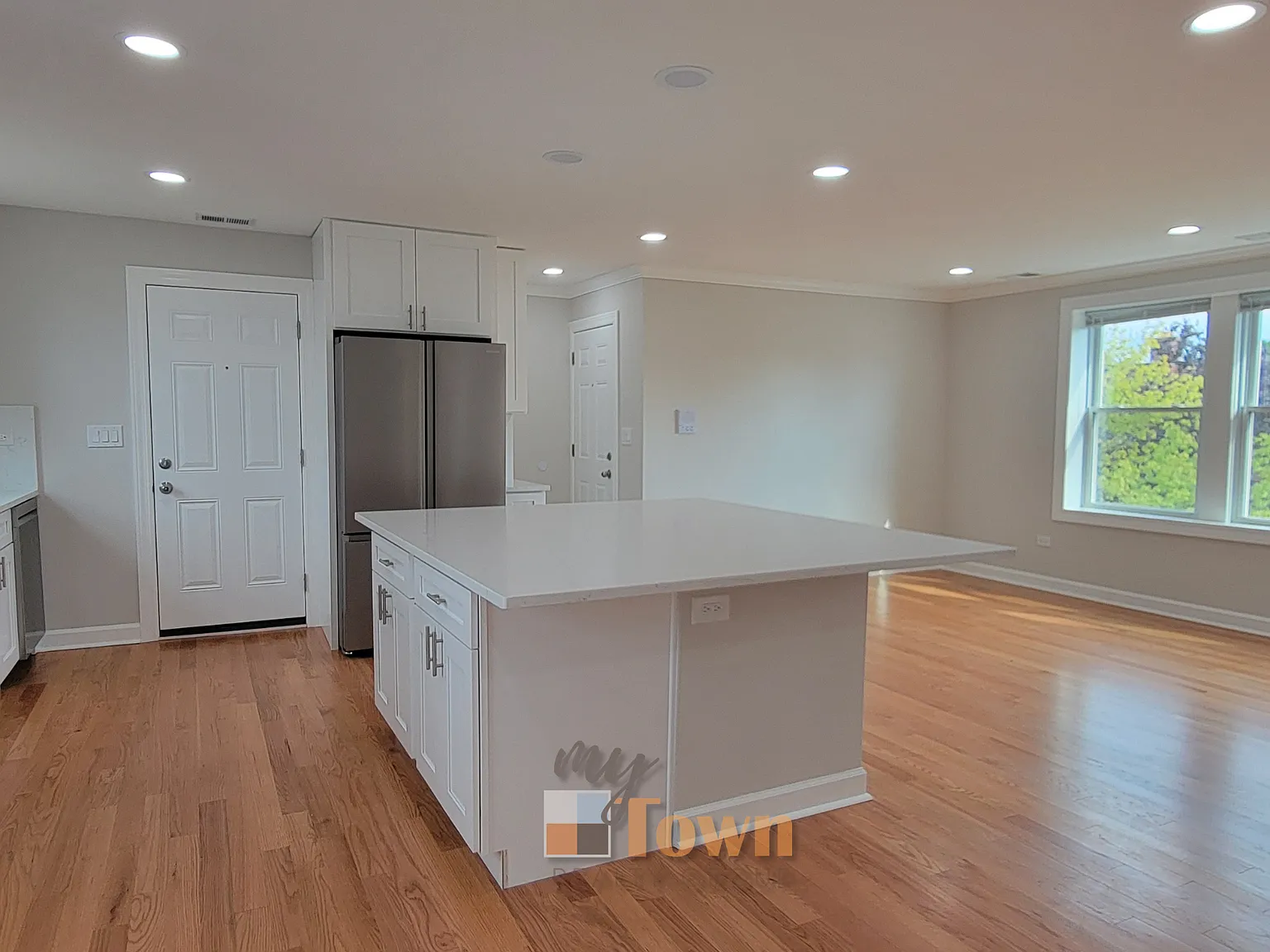 2 bed, $2,450 — Photo 4