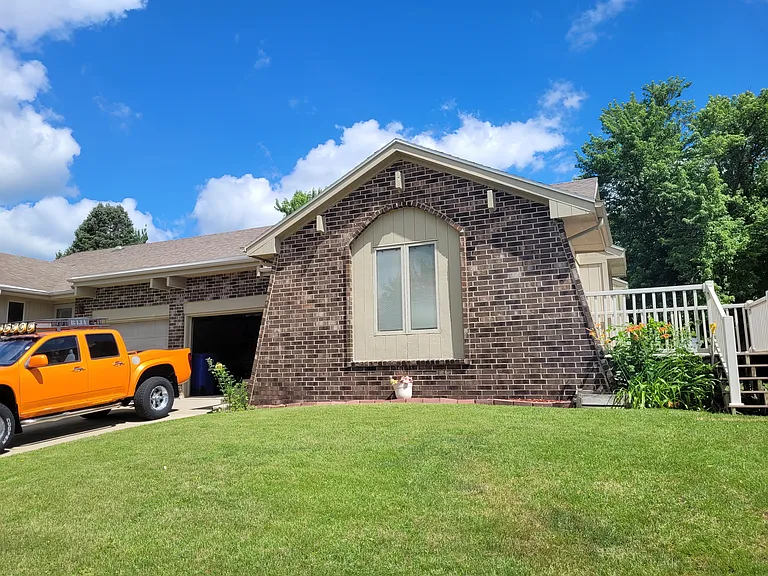 201-203 Southridge Cir — Photo 1