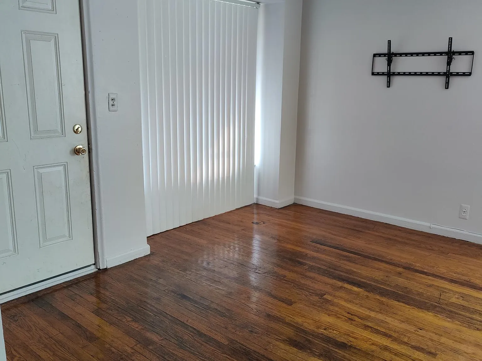 17120 Pembroke Ave — Photo 4