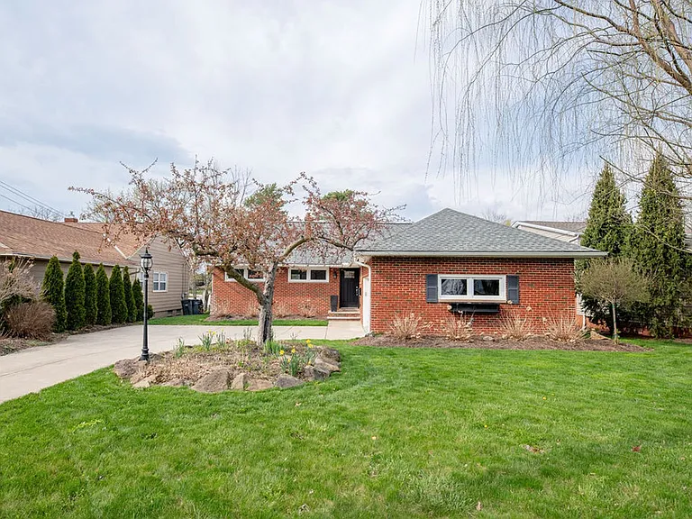 23213 Fairmount Blvd — Photo 46