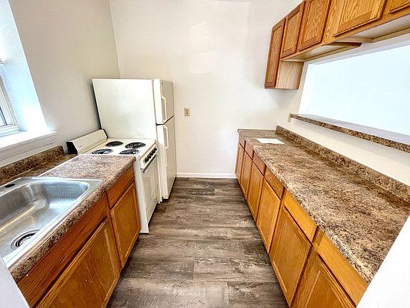 5th image of 930 N Marshall St #101