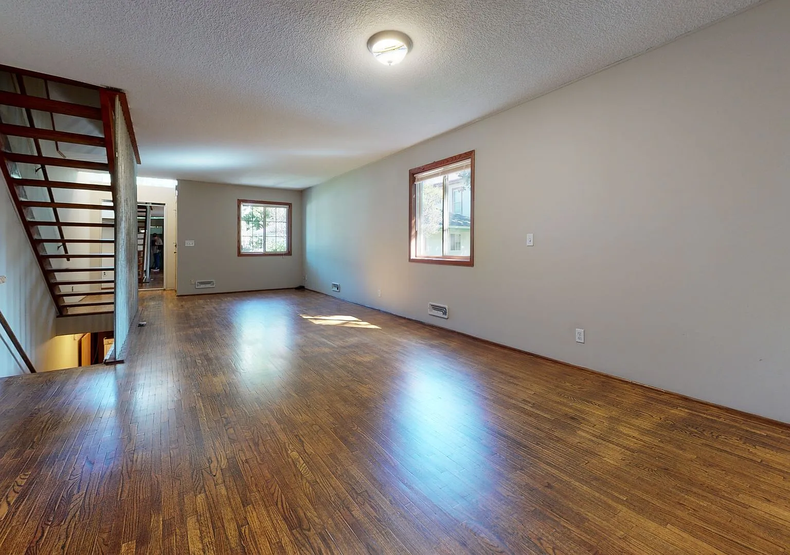 4 bed 2 bath unit — Photo 1