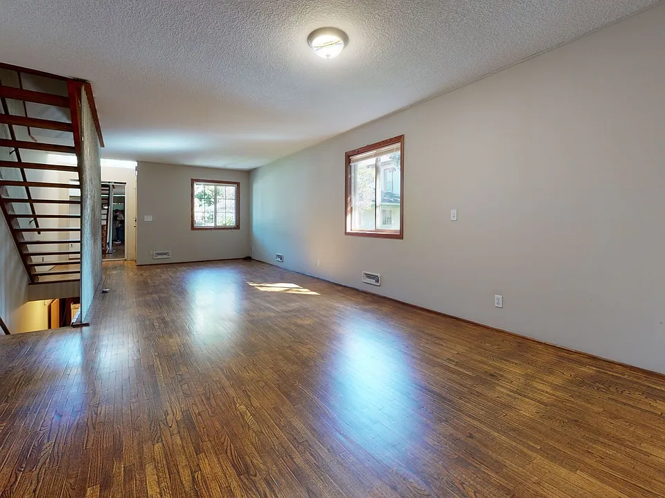 1081 18th Ave SE