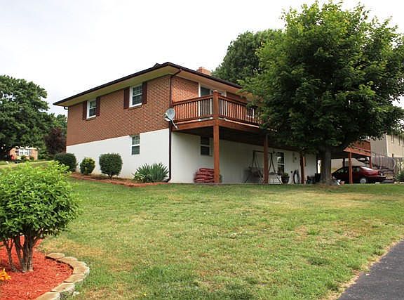 3rd image of 85 Lakeview Dr