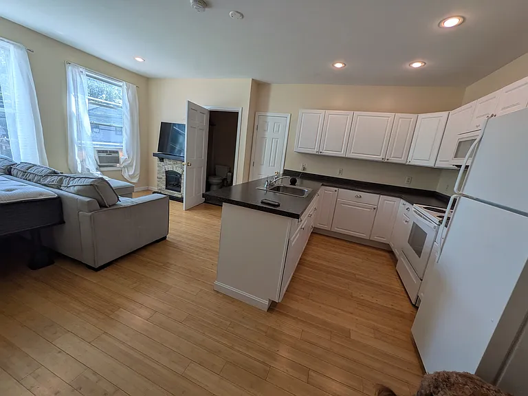 150 Main St #1 — Photo 2