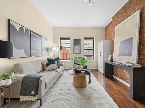 438 West 49th Street image 1 of 4