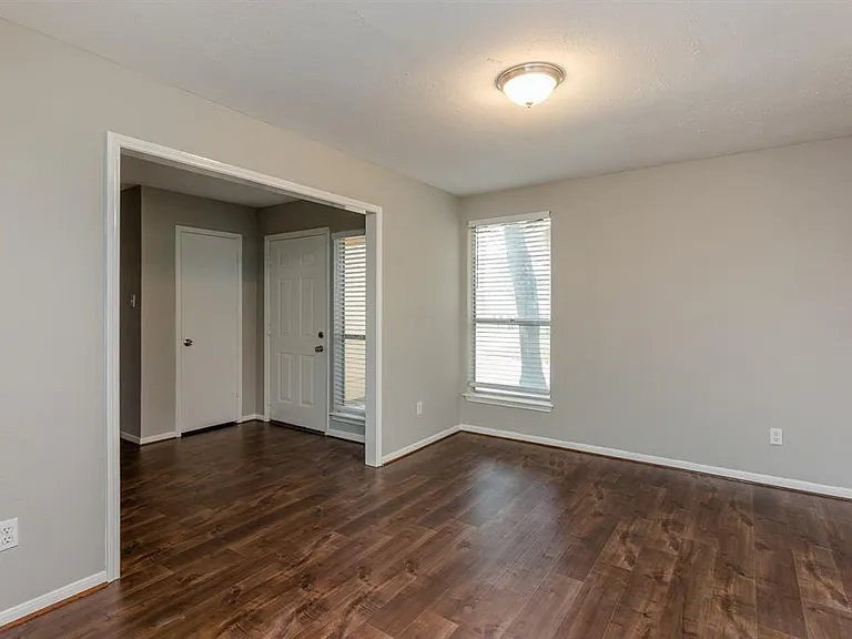 2715 Colony Dr — Photo 10