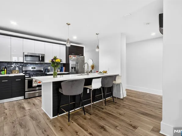 62 69th St APT 203, West New York, NJ 07093