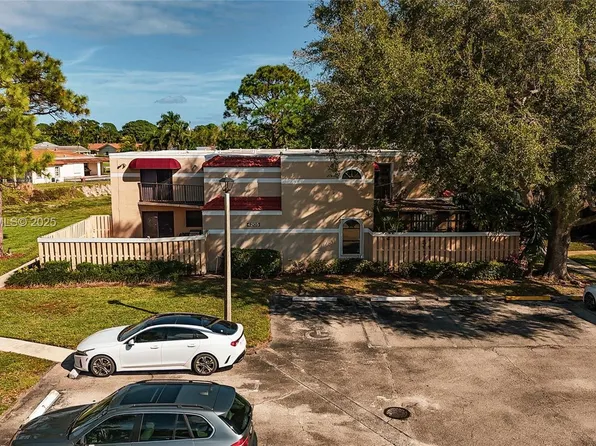 4205 Village Dr Unit D, Delray Beach, FL 33445