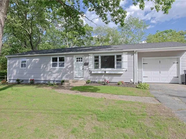 26 Paula Dr, North Kingstown, RI 02852