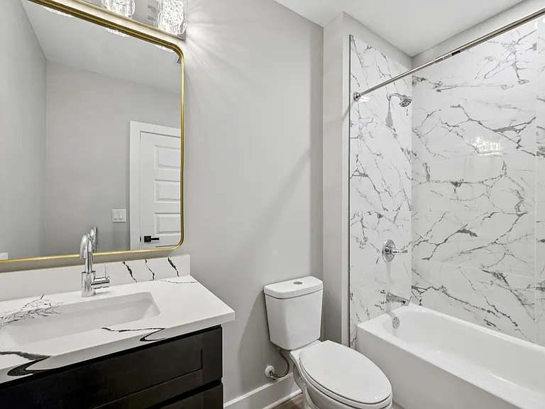 The Tucker Luxury Apartments — Photo 15