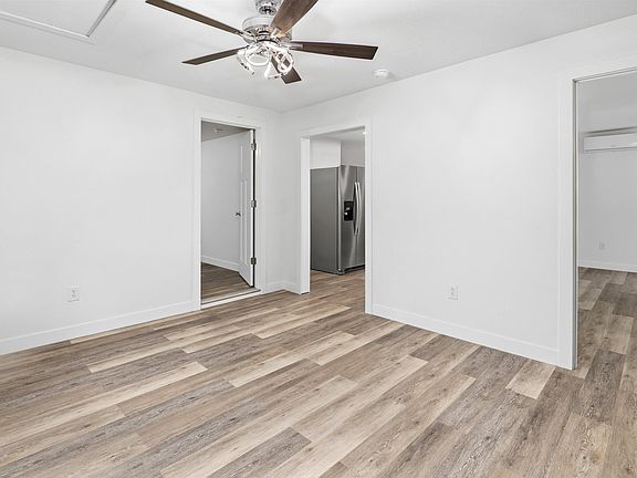 4th image of 404 E Culton St