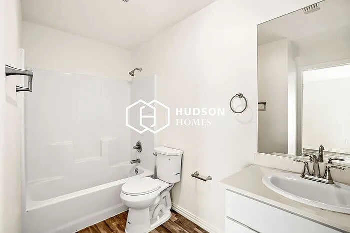 714 W Avenue Z — Photo 11