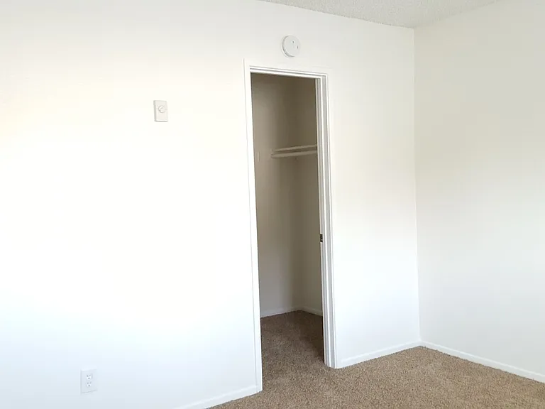 210 Quintard St — Photo 15