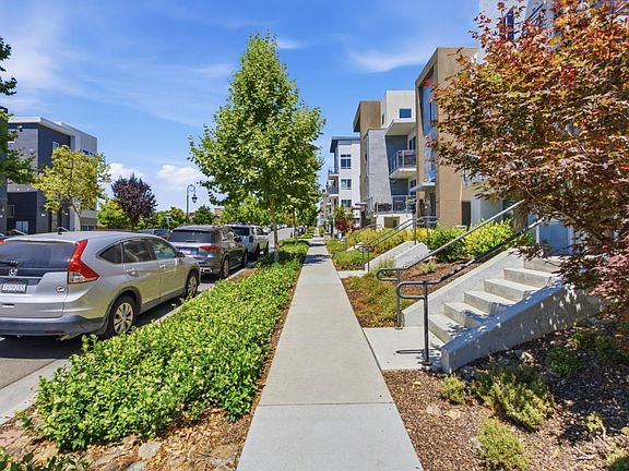 3rd image of 179 Llano De Los Robles Ave #1