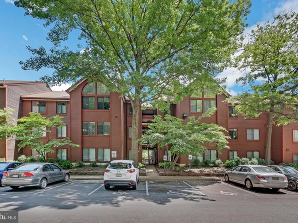 2811 Lee Oaks Ct APT 304, Falls Church, VA 22046