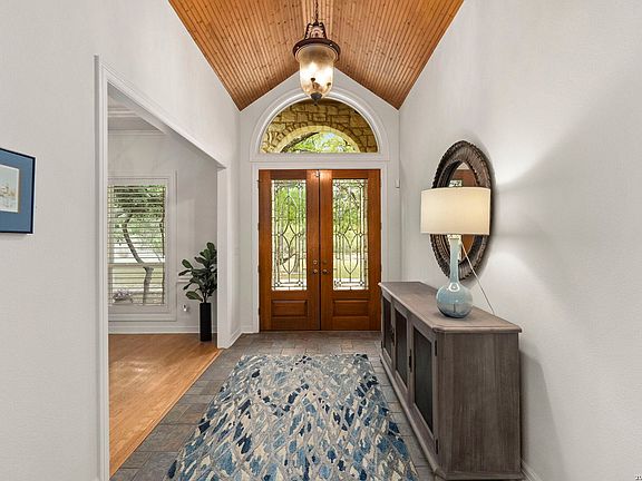 4th image of 102 Lantana Hollow