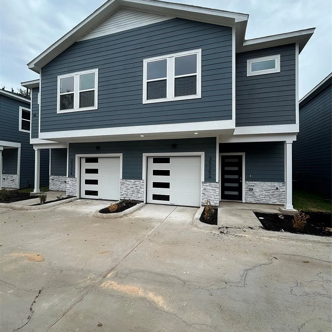 3 bed, 2.5 bath, 1209 sqft, $1,690 — Photo 1