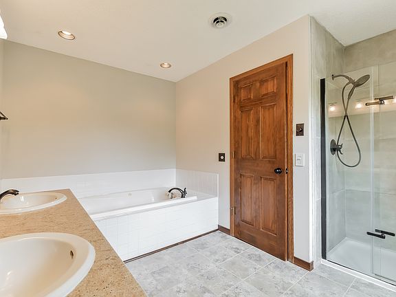 4th image of 3401 Fairfax Ln