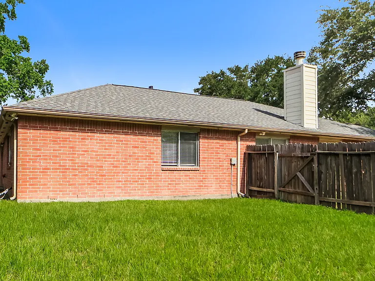 12119 Bowsman Dr — Photo 16
