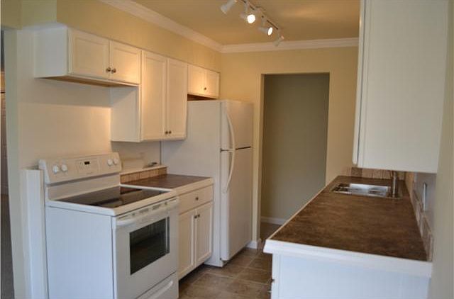 1st image of 6 On The Grn APT 2