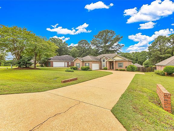 3rd image of 225 Twin Oaks Ln