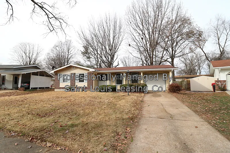1557 Springhurst Dr photo 1