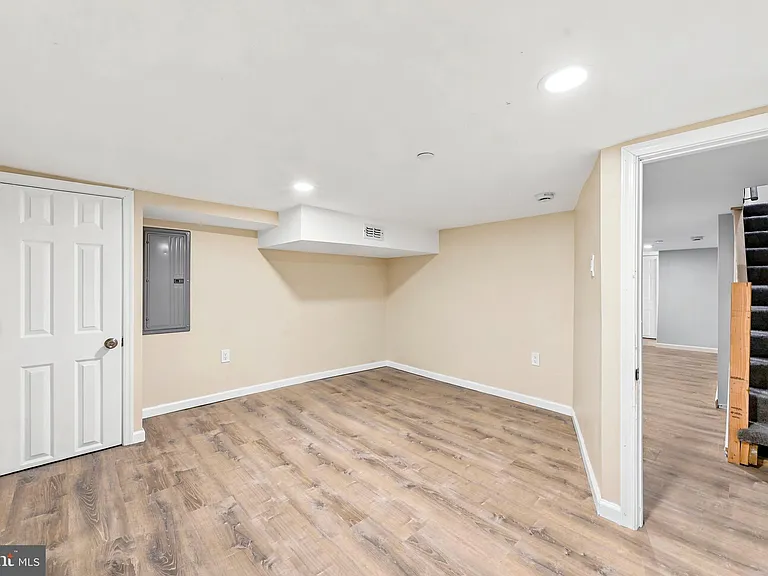 1015 McClenahan Ter — Photo 18