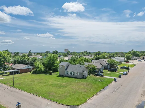 401 W Midland St #1 & 2, Shawnee, OK 74804