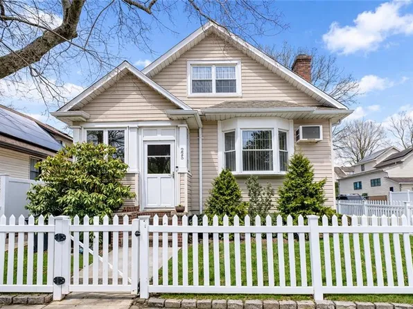225 Bidwell Ave, Staten Island, NY 10314